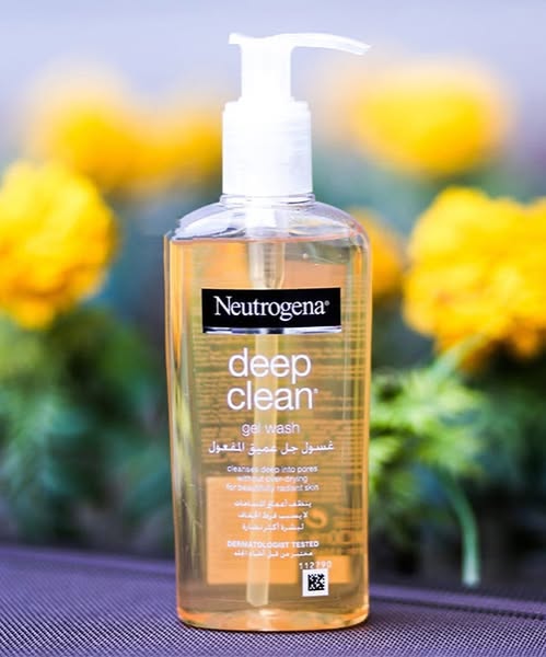 Neutrogena Deep Clean Gel Wash – Oil-Free Daily Facial Cleanser for Oily & Combination Skin (200ml) - Image 2