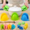Cooking and Baking Oven Mitt (Random Color)