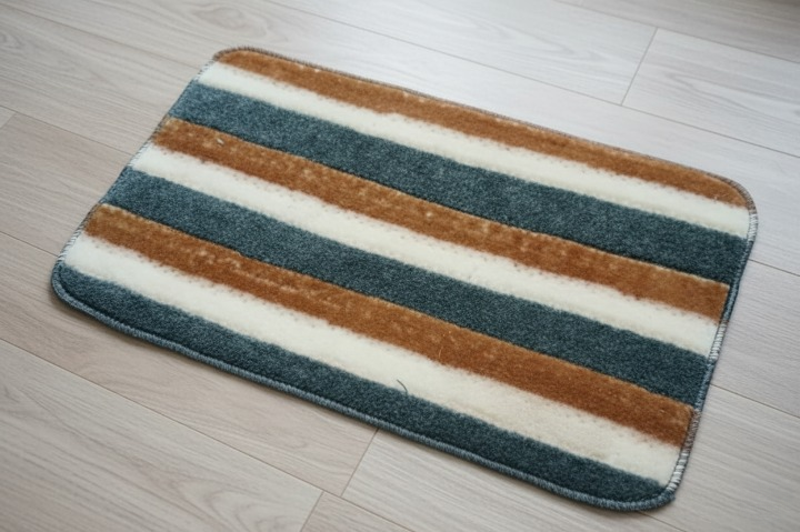 Versatile Absorbent Mat – 25"x16" Ultra-Soft Microfiber Quick-Dry Mat with Non-Slip Backing for Bathroom, Kitchen, and Living Spaces ( Random Design) - Image 4