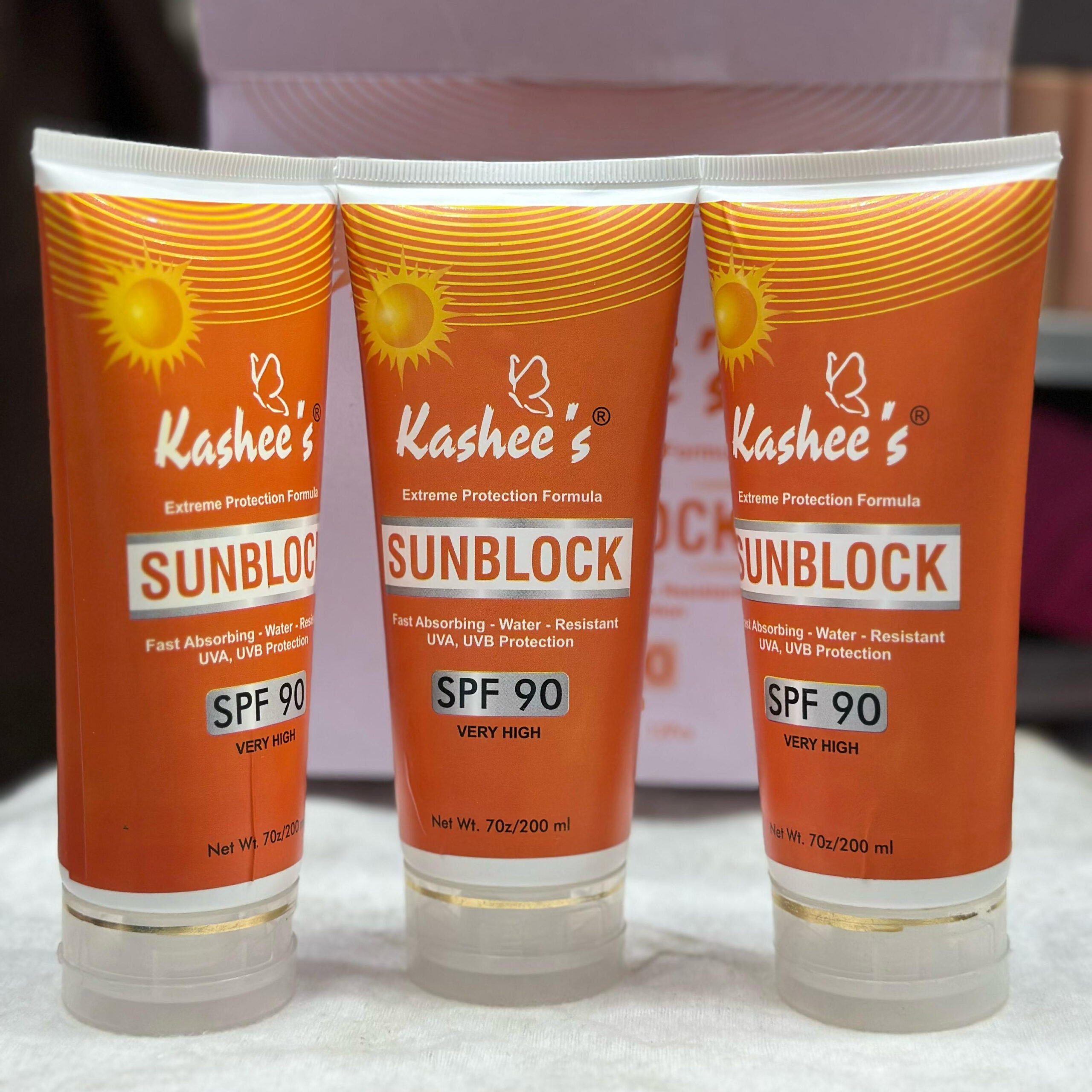 01 Pc Kashee’s Sunblock SPF 90 – Extreme Protection Formula | Fast Absorbing Water Resistant UVA, UVB Protection 200ml - Image 3