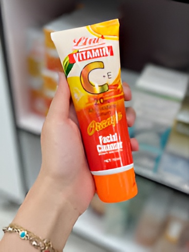 Liru Orange Facial Cleanser 120ml | Professional Care with Vitamin C+E & Orange Extract for Brightening