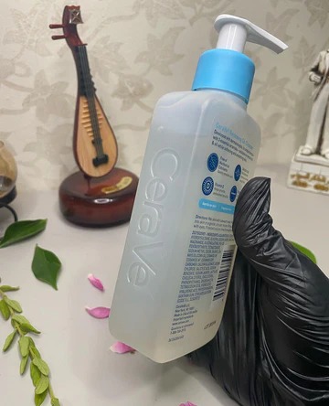 CeraVe Renewing SA Cleanser And Hydrating Cleanser with Salicylic Acid & Ceramides – (237ml) - Image 2