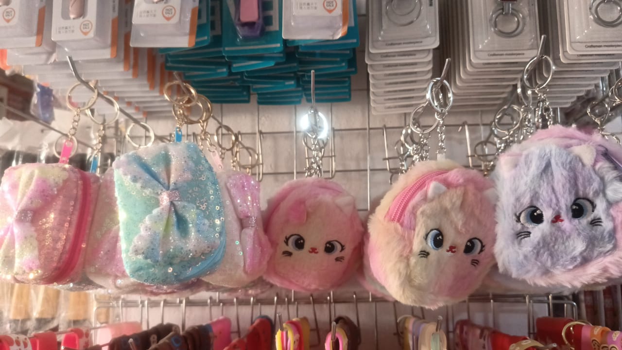 1pc Kawaii Rainbow Color Keyring Coin Purse for Girls – Cute and Portable Storage Accessory- Random Colour - Image 4