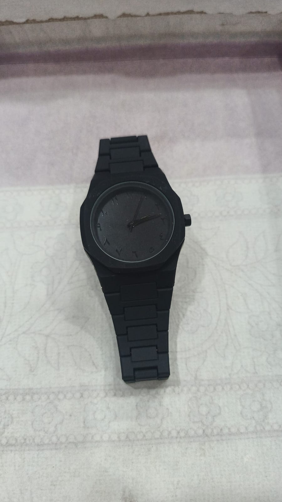 Black Minimalist Analog Wrist Aura Watch With Stainless Steel Strap And Butterfly Lock Non Waterproof - Image 3