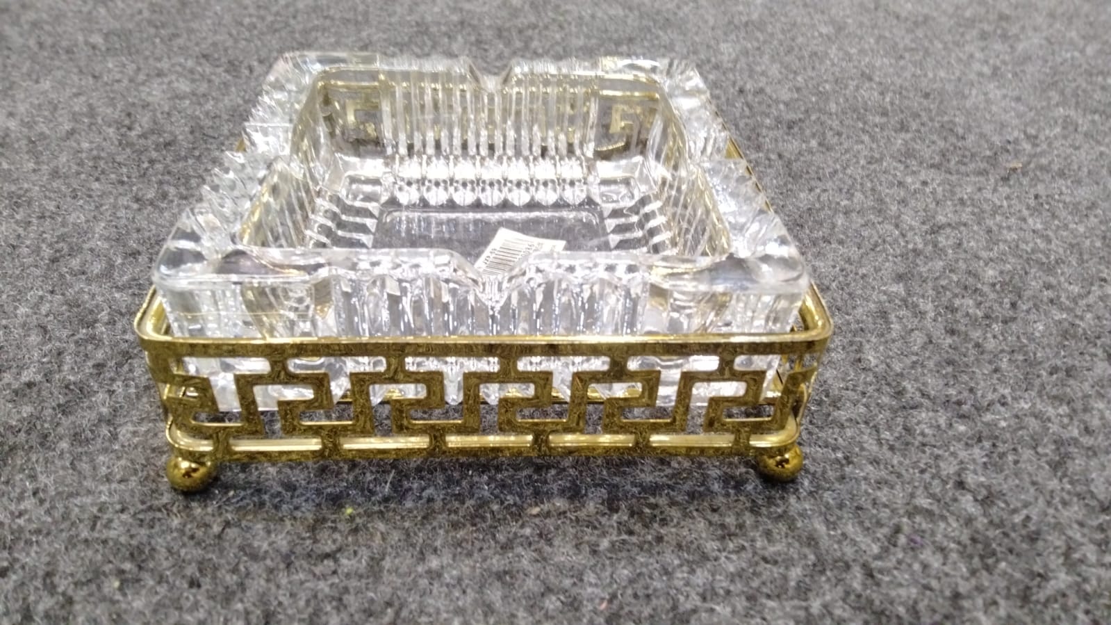 Luxury Metal & Crystal Ashtray KD-1379 – Elegant Decorative Cigarette Ash Tray Size 13x13x4.5cm - Image 2