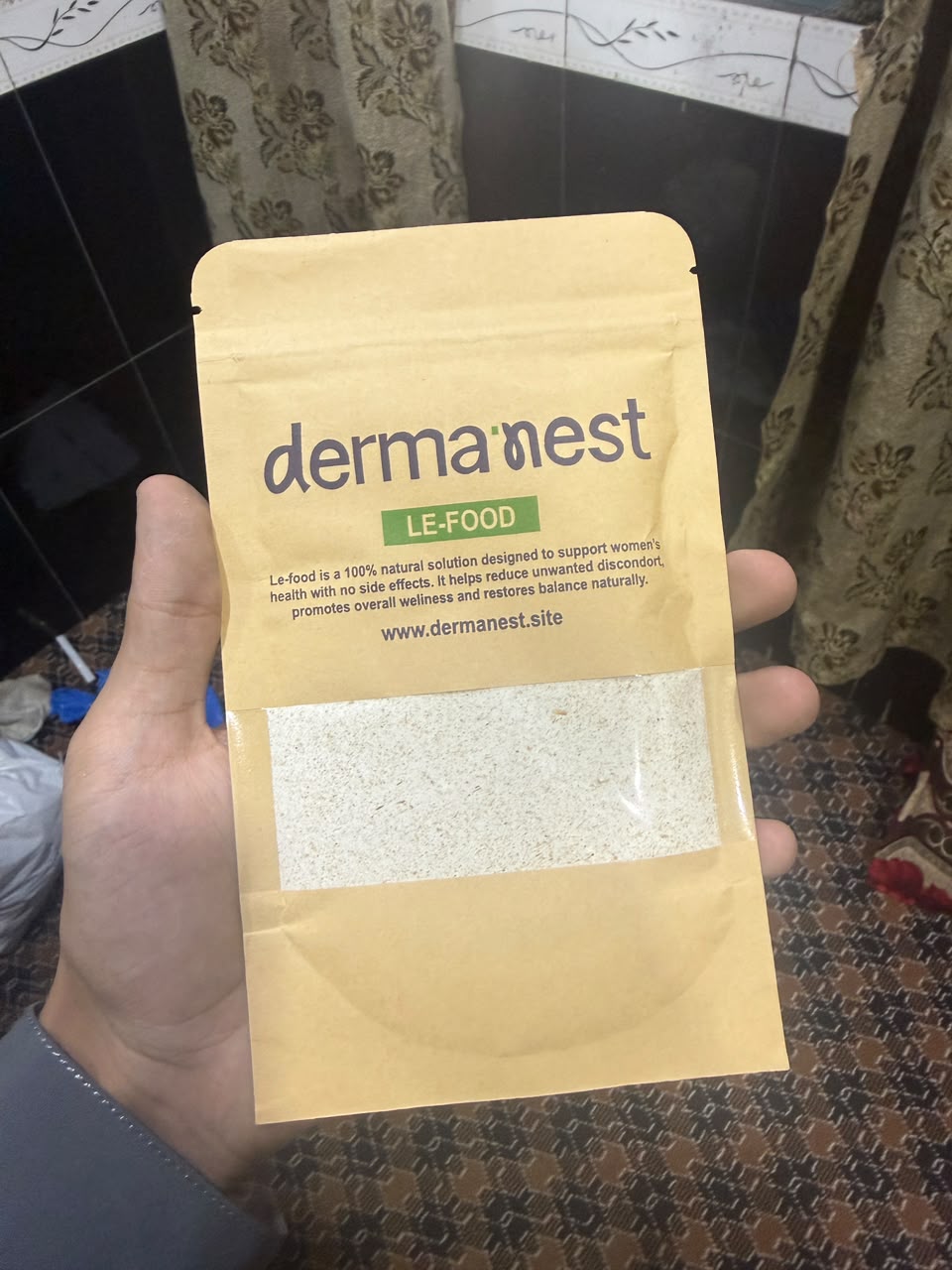Premium Gold Collagen Crystal Lip Mask – Deep Hydrating, Plumping & Anti-Chapping Gel Patches for Soft & Pink Lips - 75g - Image 4